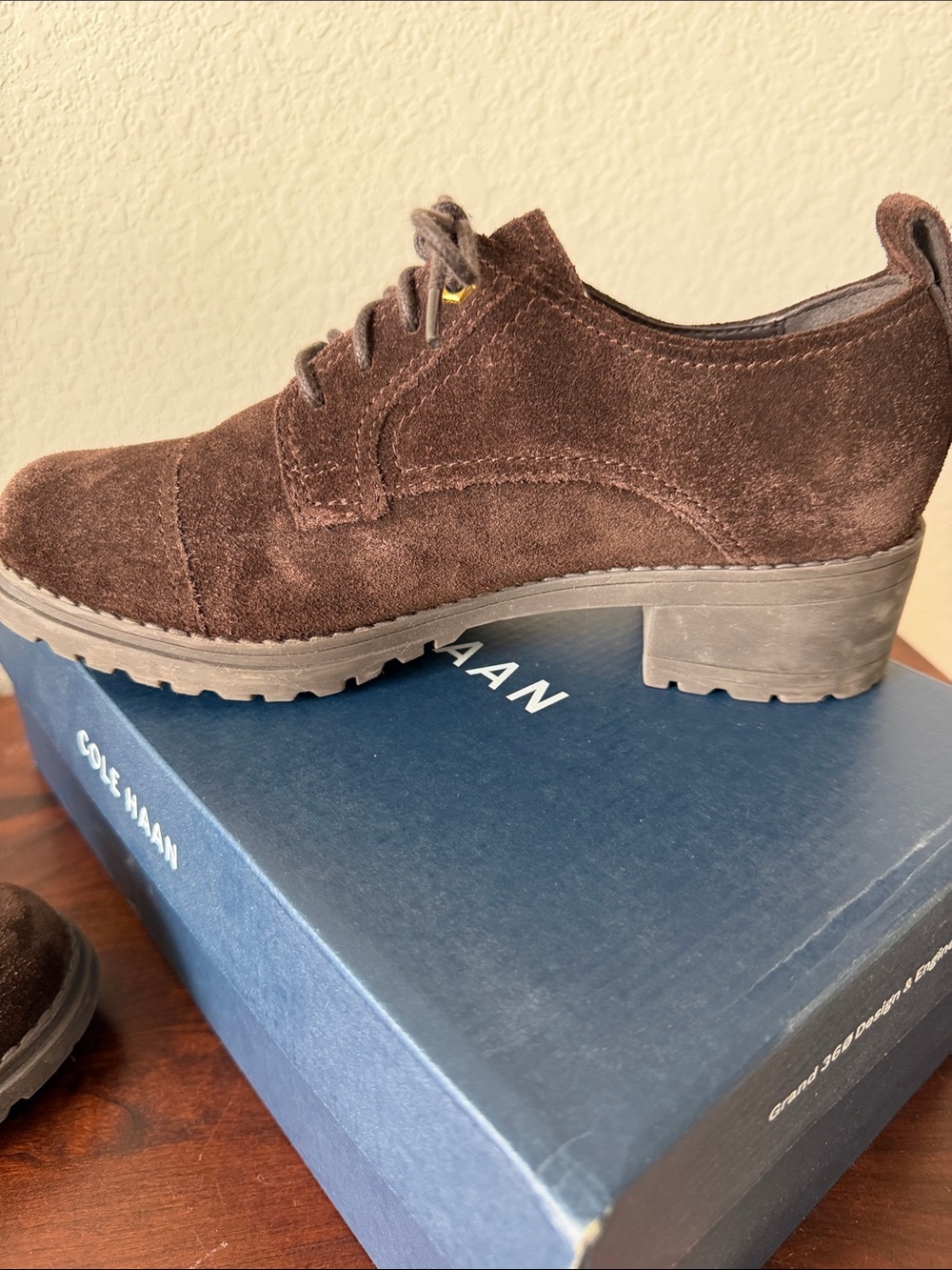 Cole Haan Women's Camea Heritage Dark Chocolate Suede Lace Up Oxfords size 8 - Picture 6 of 7